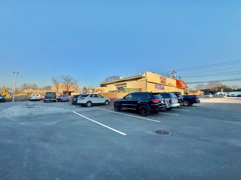 More Photos Of 560 Franklin Ave, Franklin Square Freestanding For Sale