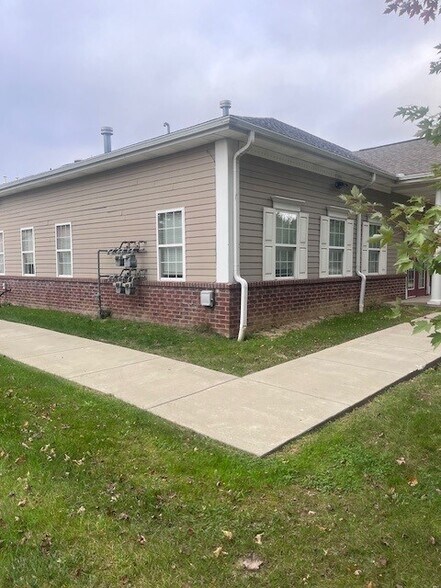 More Photos Of 5010 Gateway Dr, Medina Self Storage For Lease