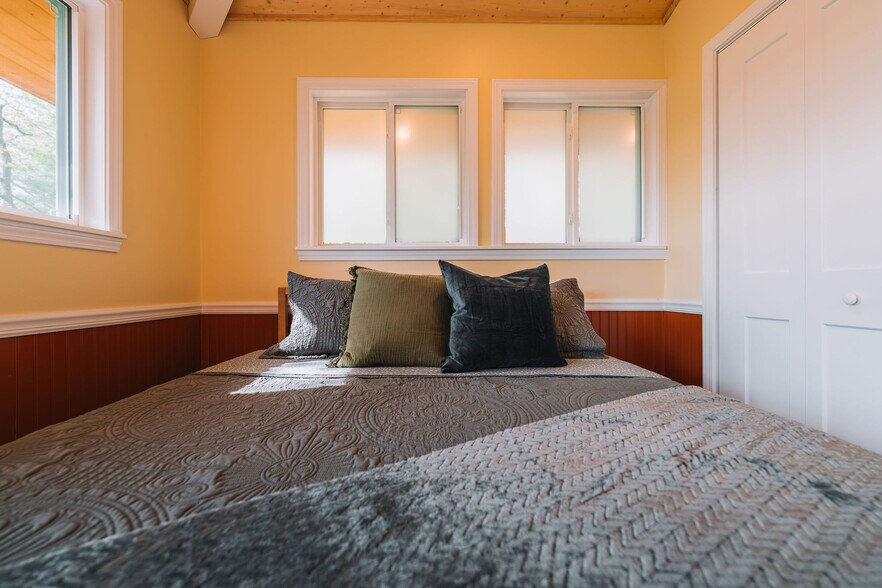 More Photos Of 250 Wood Thrush Lane, Rogers Specialty For Sale