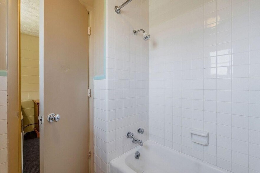 More Photos Of 1646 E Spring St, Cookeville Hotel For Sale