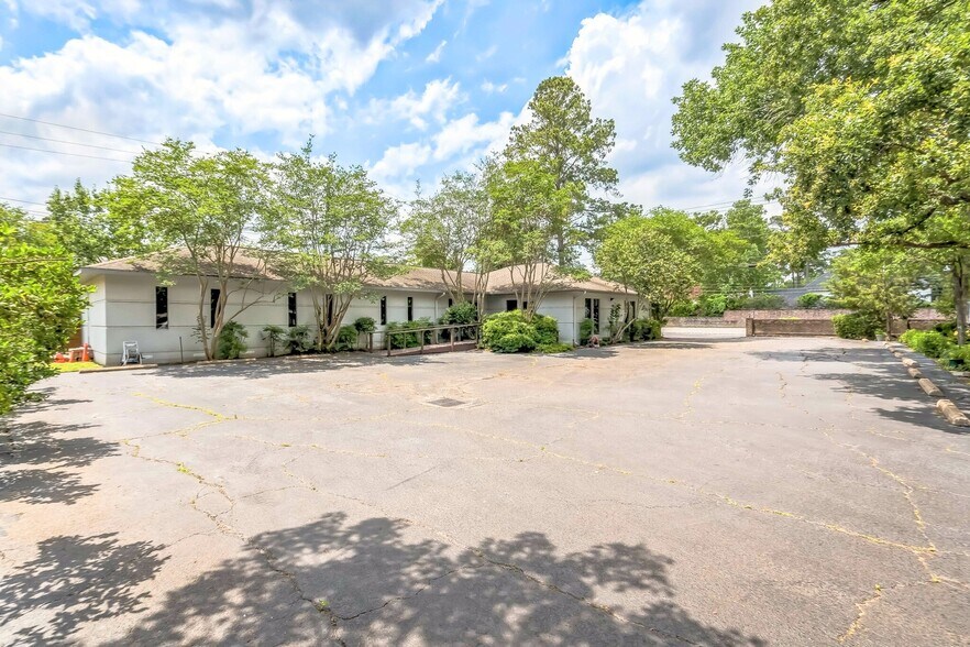 More Photos Of 12421 Memorial Dr, Houston Medical For Sale