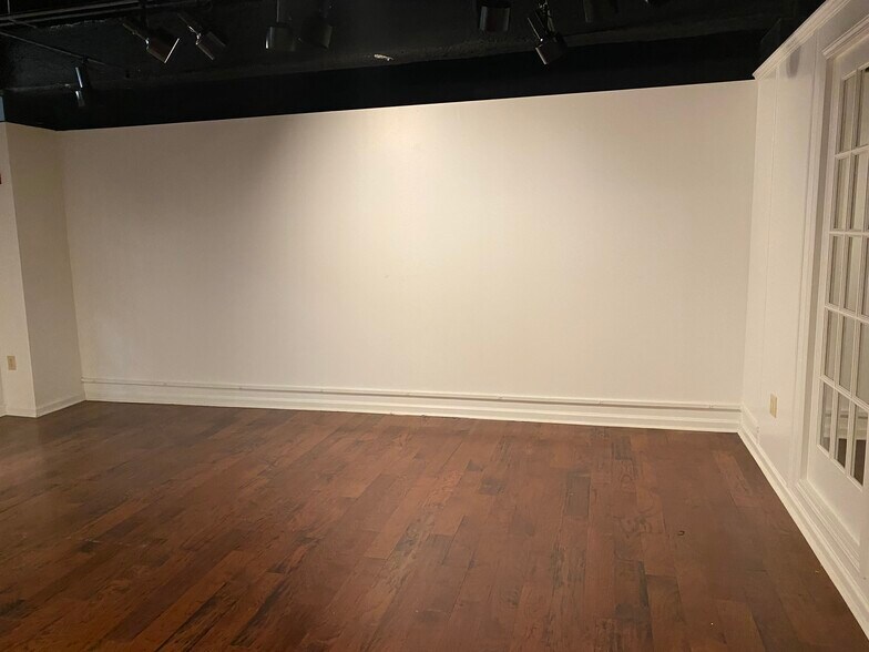 More Photos Of 156 S Main St, High Point General Retail For Lease