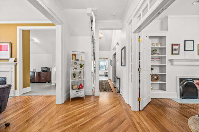 More Photos Of 617 W Jones St, Raleigh Loft Creative Space For Lease