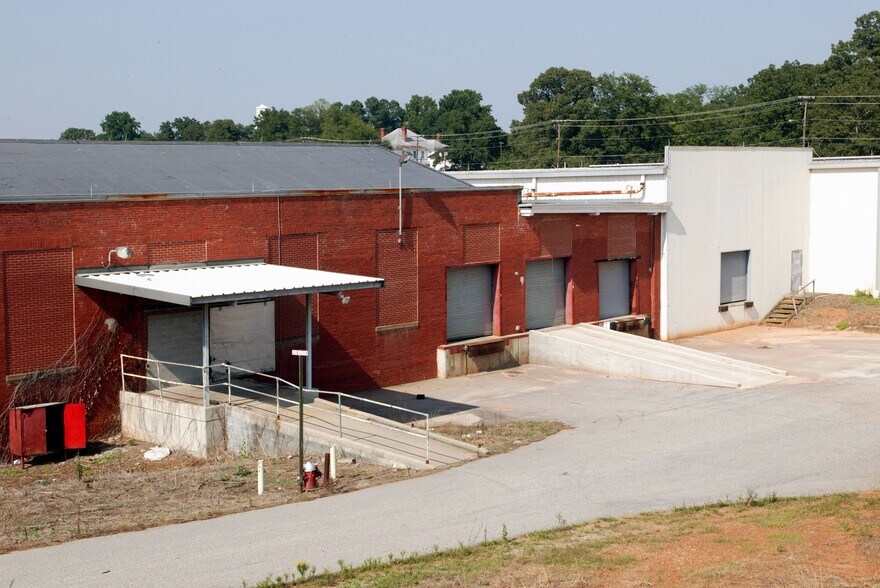 More Photos Of 604 S Alabama Ave, Chesnee Warehouse For Lease