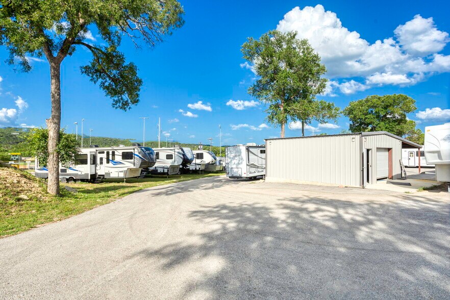 More Photos Of 16415 S Access Rd, Canyon Lake Showroom For Sale