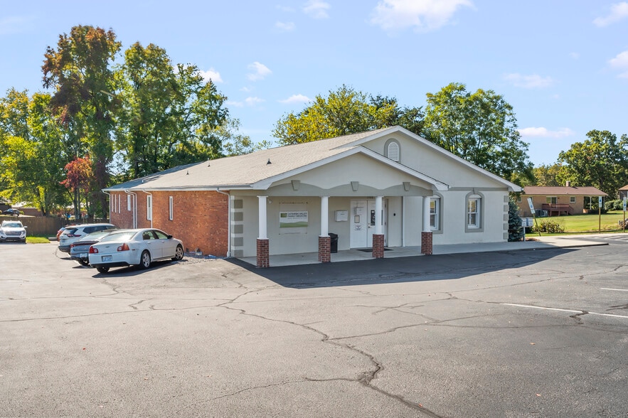 Primary Photo Of 1940 Briarwood Dr, Hickory Medical For Sale
