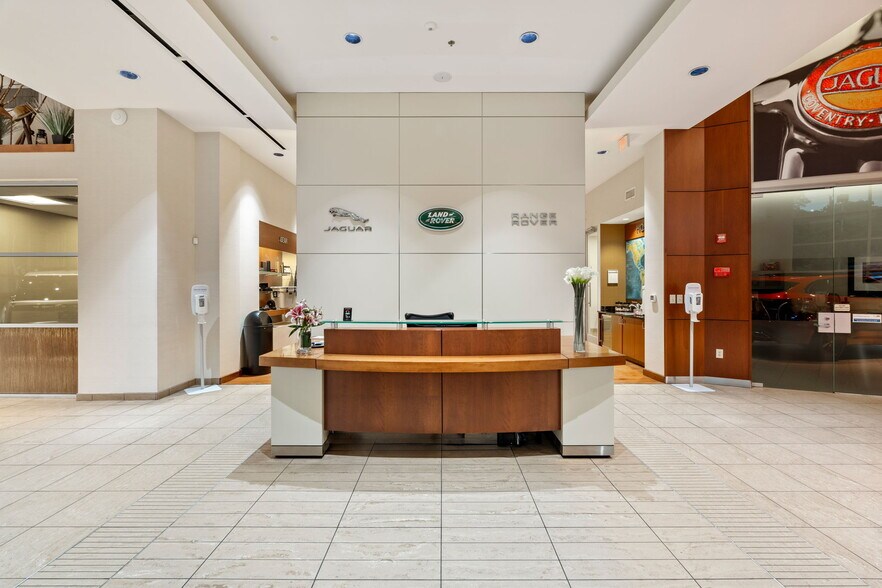 More Photos Of 1515 W 5th St, Austin General Retail For Sale