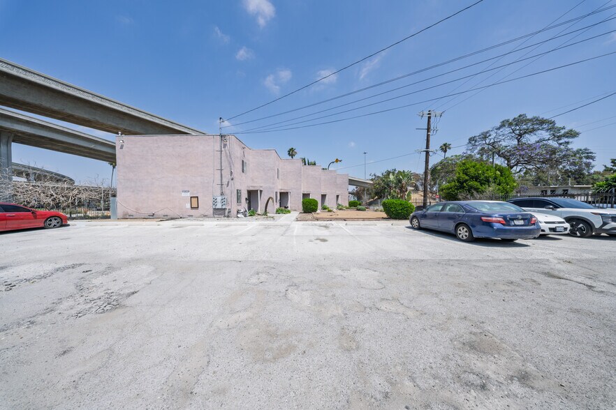 More Photos Of 517 W 117th St, Los Angeles Apartments For Sale