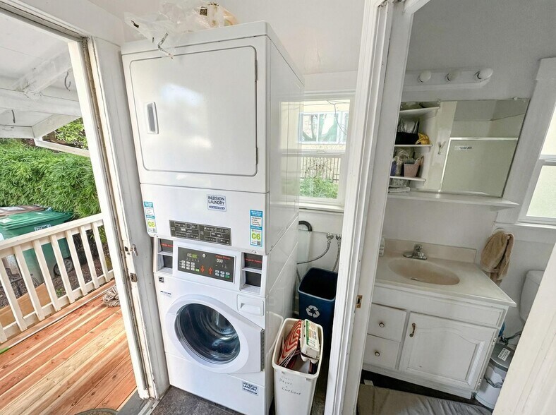 More Photos Of 2633 Regent St, Berkeley Dormitory For Sale