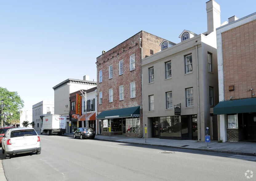 More Photos Of 14 W State St, Savannah Storefront Retail Residential For Lease
