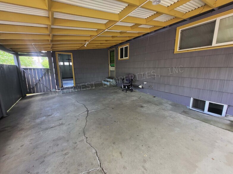 More Photos Of 1131 NE 72nd Ave, Portland Specialty For Lease