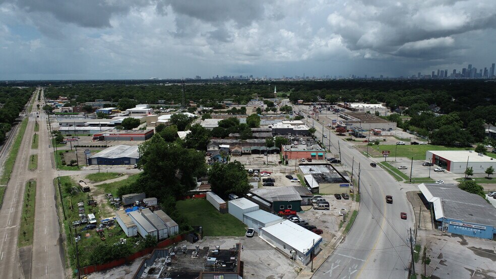More Photos Of 7156 Lawndale St, Houston Freestanding For Sale