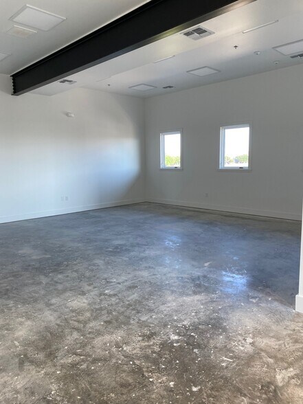 More Photos Of 330 Wonder World Dr, San Marcos Loft Creative Space For Sale