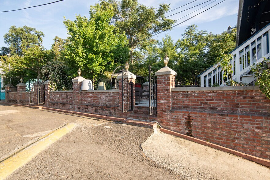 More Photos Of 18239 Main St, Jamestown Hotel For Sale