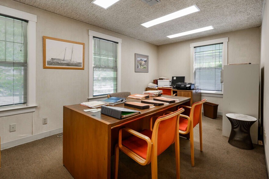 More Photos Of 10 Walker St, Kittery Loft Creative Space For Lease