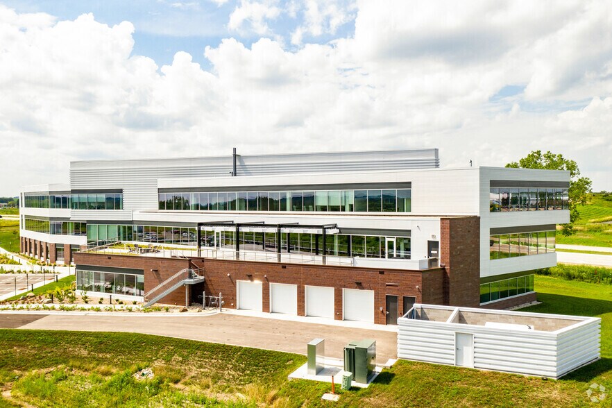 More Photos Of 4617 Liuna Way, Deforest Office For Sale