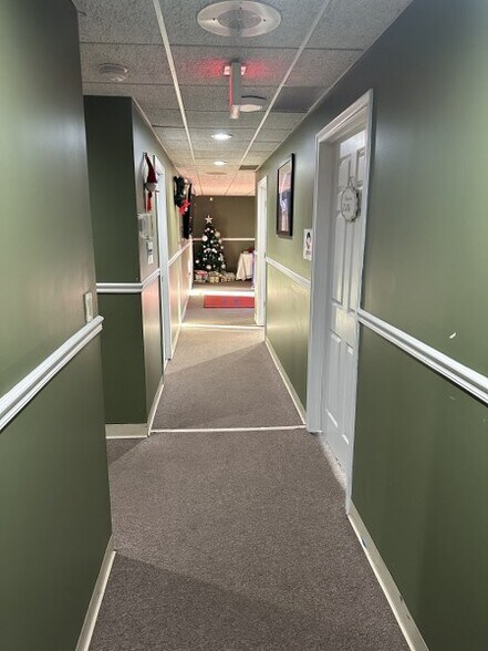 More Photos Of 52 Connecticut Ave, South Windsor Light Manufacturing For Lease