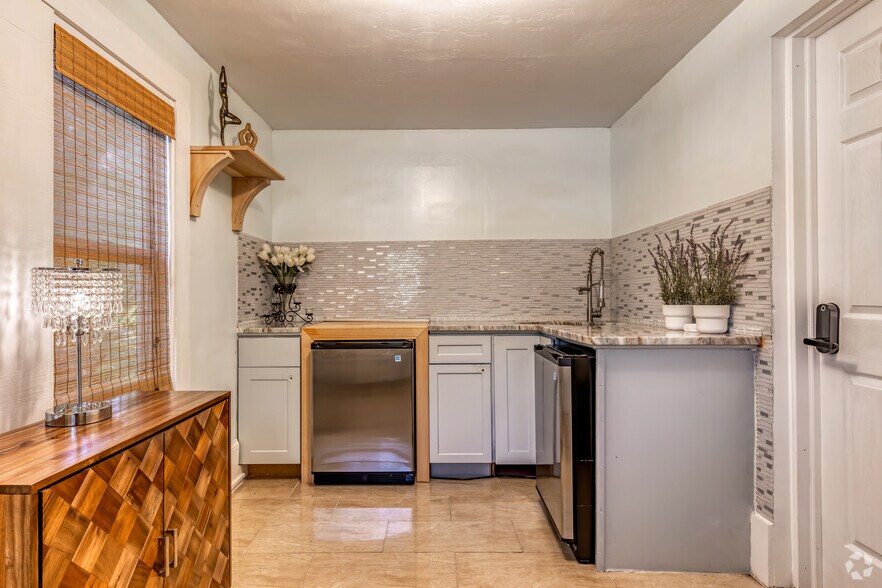 More Photos Of 1128 E Manatee Ave, Bradenton Hotel For Sale