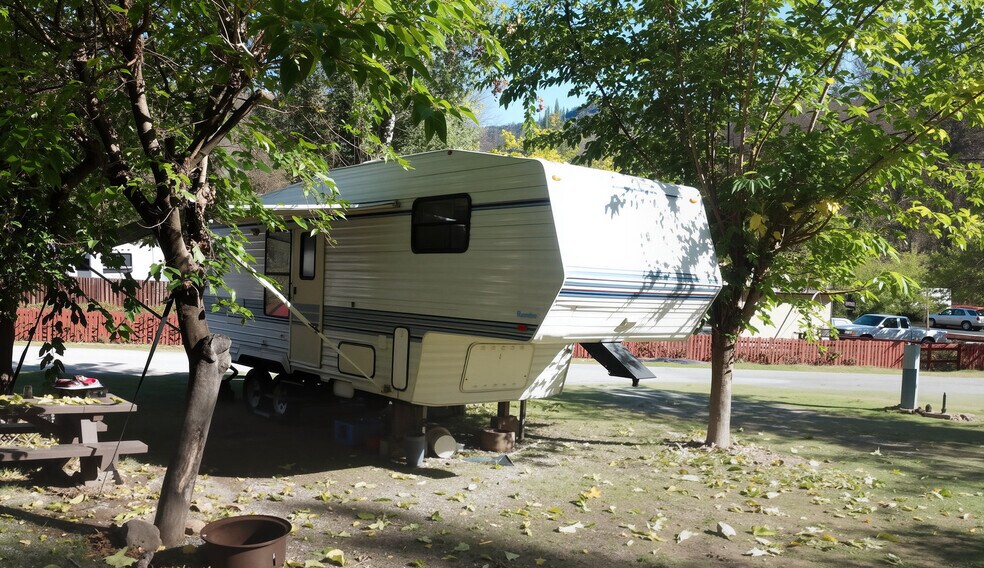 More Photos Of 19765 Gregory Creek Rd, Lakehead Trailer Camper Park For Sale