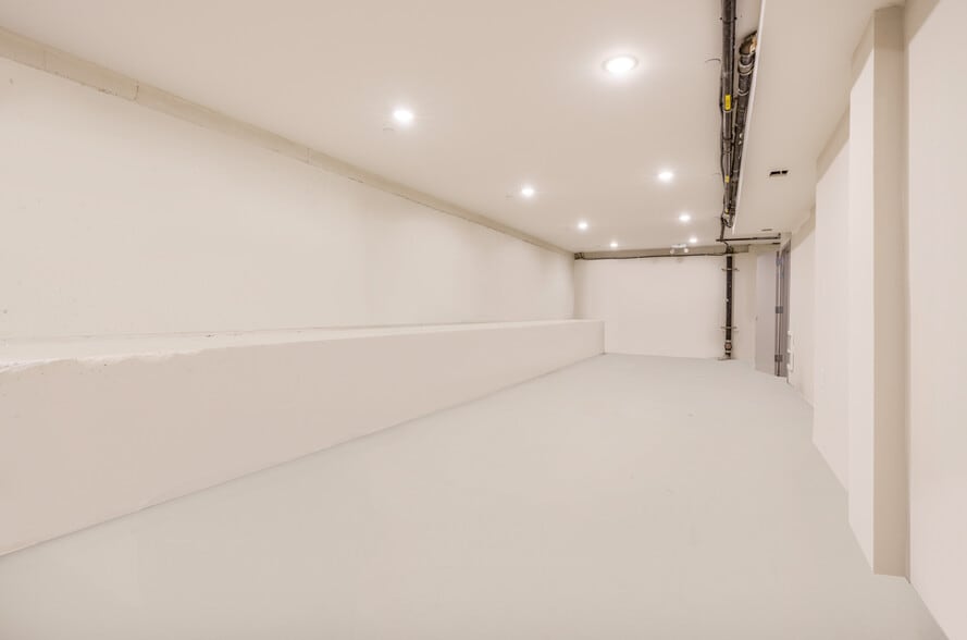 More Photos Of 3038 Steinway St, Long Island City Apartments For Lease