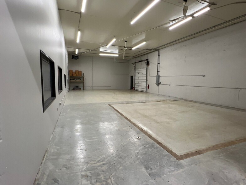 More Photos Of 5858 Thunderbird Rd, Indianapolis Warehouse For Lease