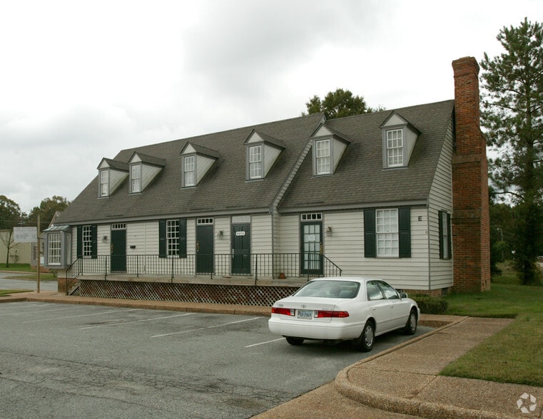 More Photos Of 13811 Warwick Blvd, Newport News Unknown For Lease