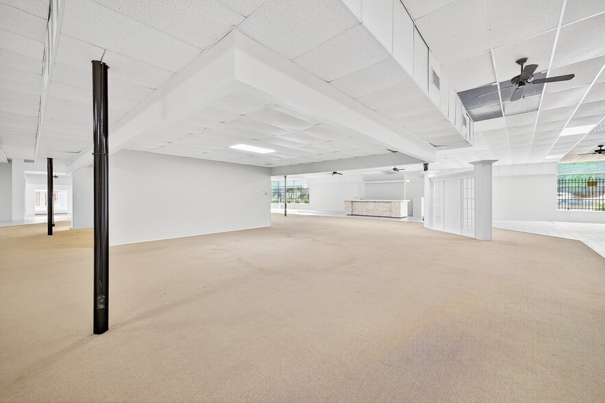 More Photos Of 3105 Cypress Creek Pky, Houston Freestanding For Lease