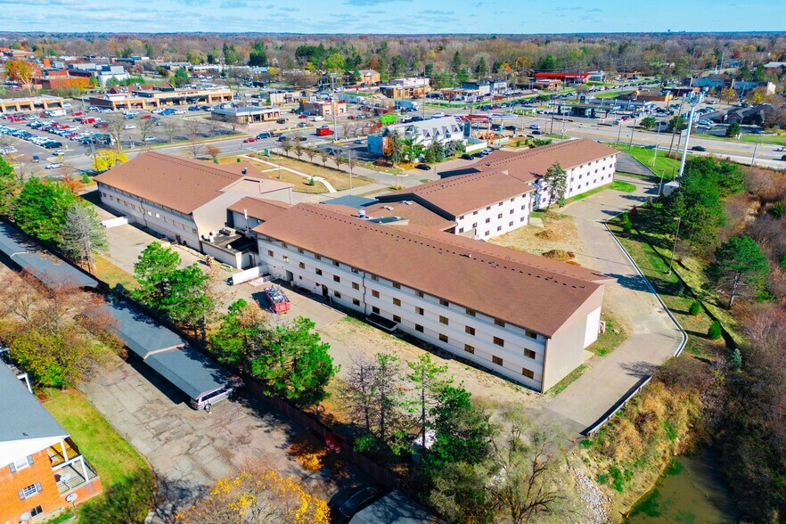 More Photos Of 31525 W 12 Mile Rd, Farmington Hills Hospital For Sale