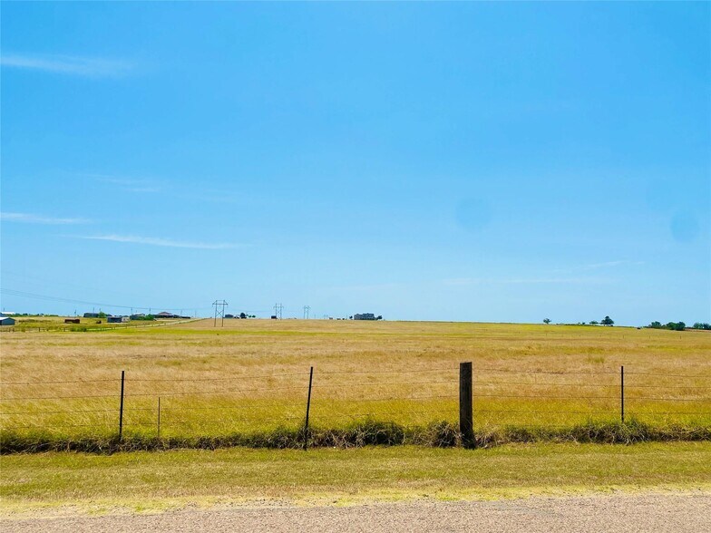 More Photos Of 5101 County Road 463, Elgin Land For Sale