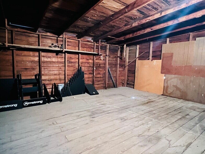 More Photos Of 130 E Main St, Marion Storefront For Sale