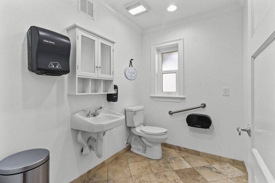 More Photos Of 1122 Omaha St, Palm Harbor Office Residential For Sale