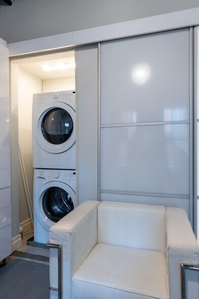 More Photos Of 3145 Mount Vernon Ave, Alexandria Office For Sale