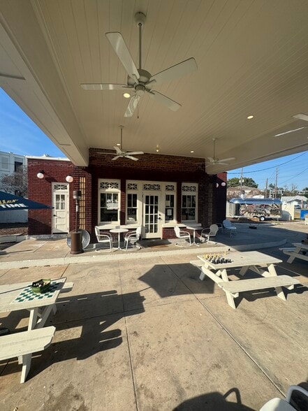 More Photos Of 410 E 37th St, Savannah Freestanding For Lease