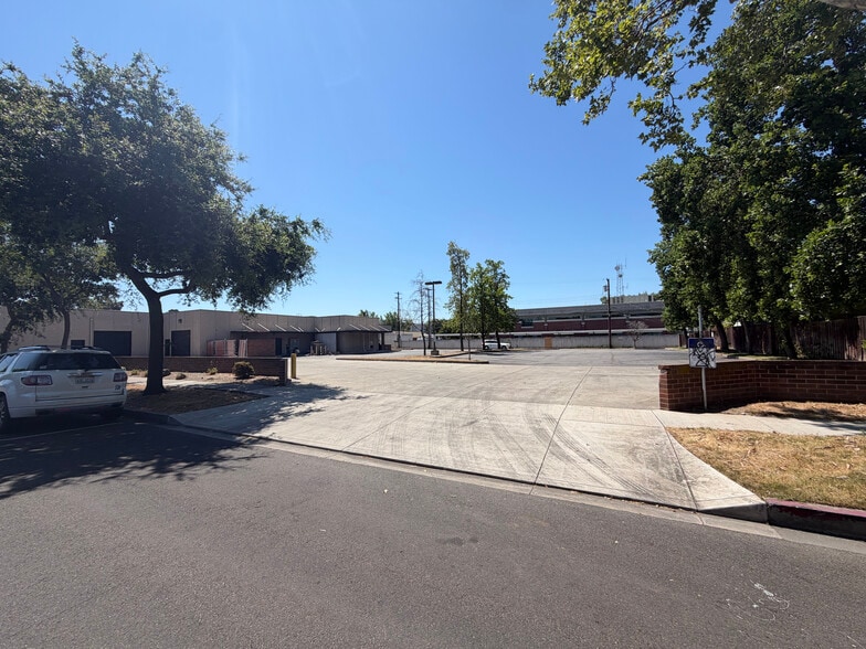 More Photos Of 125 N Church St, Lodi Office For Lease
