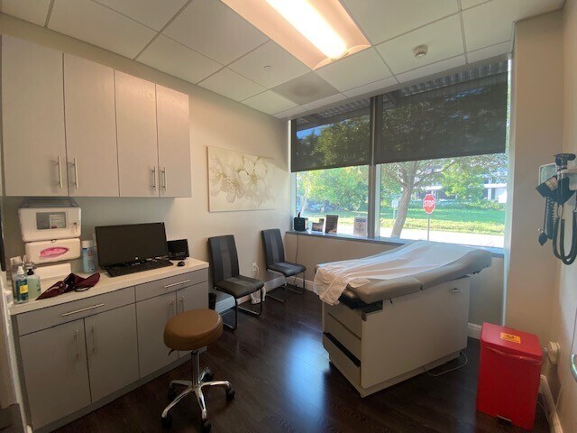 More Photos Of 21550 Biscayne Blvd, Aventura Medical For Lease