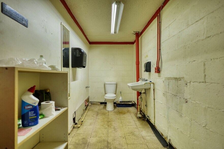 More Photos Of 247 Cannon Dr, Social Circle Restaurant For Sale