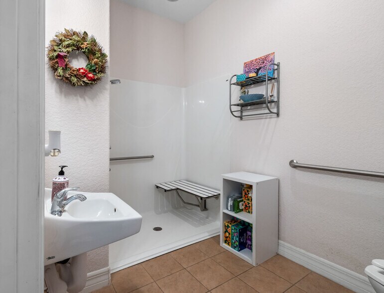 More Photos Of 934 Cypress Village Blvd, Sun City Center Office For Sale