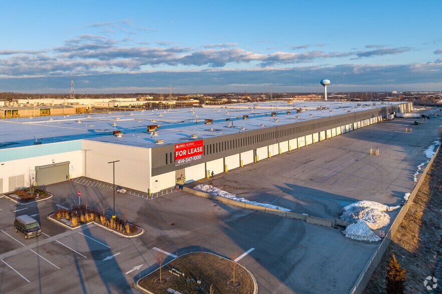 More Photos Of 11800 W Burleigh St, Wauwatosa Distribution For Lease