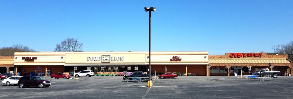 More Photos Of 945 N Main St, Marion Supermarket For Lease