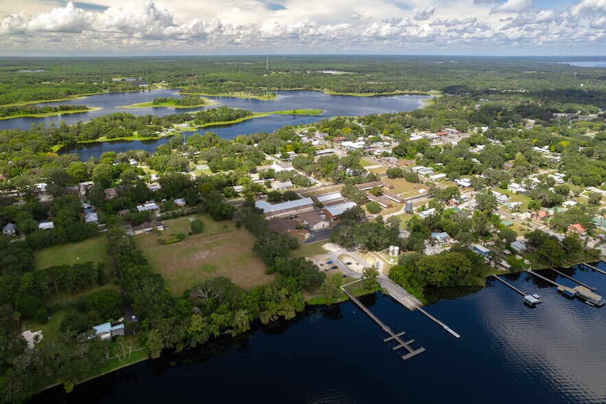 More Photos Of 101 S Prospect St, Crescent City Flex For Sale