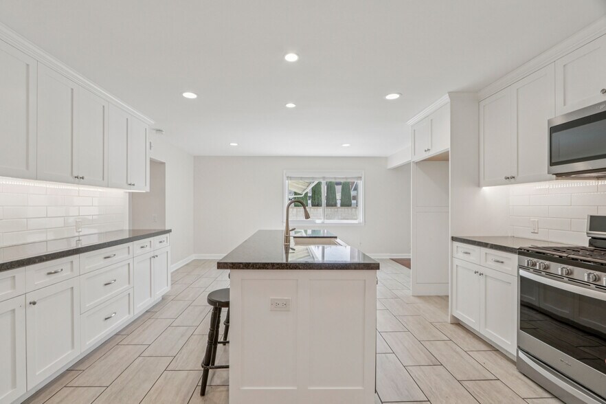 More Photos Of 17148 Stare St, Northridge Apartments For Sale