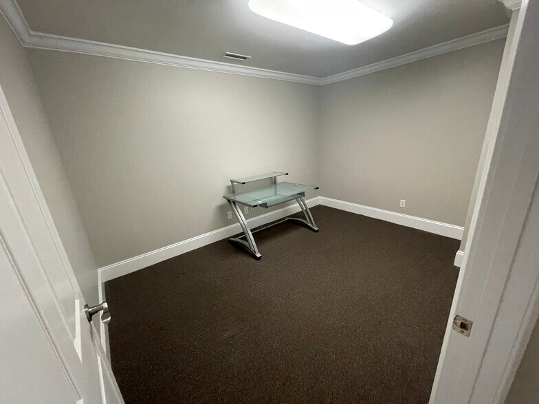 More Photos Of 2719 Graves Dr, Goldsboro Office For Lease