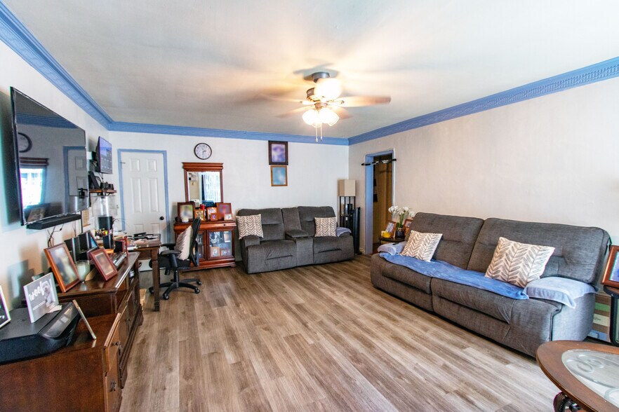 More Photos Of , Los Angeles Multifamily For Sale