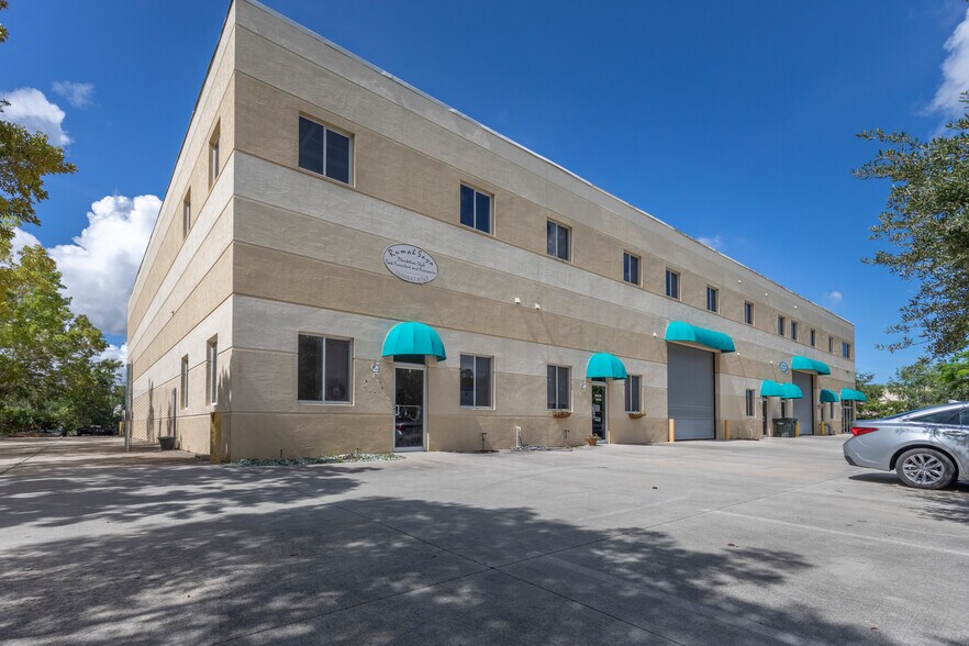 More Photos Of 10951 Harmony Park Dr, Bonita Springs Warehouse For Lease