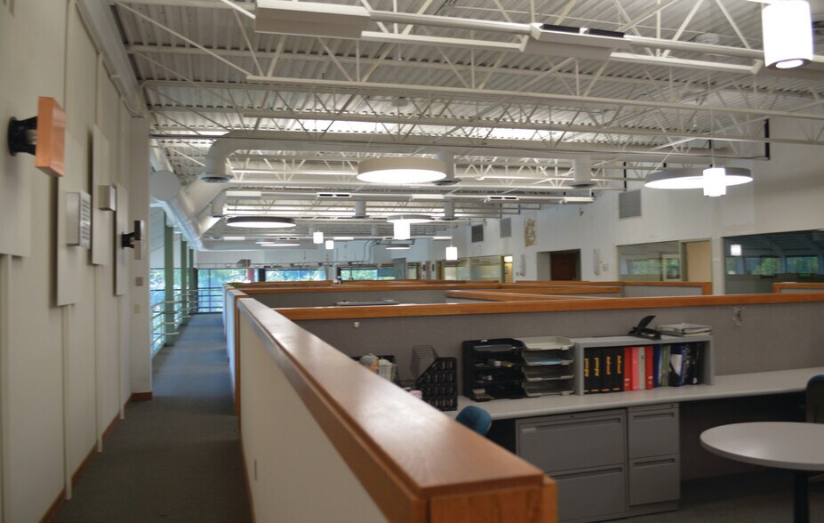 More Photos Of 10400 N Enterprise Dr, Mequon Manufacturing For Sale