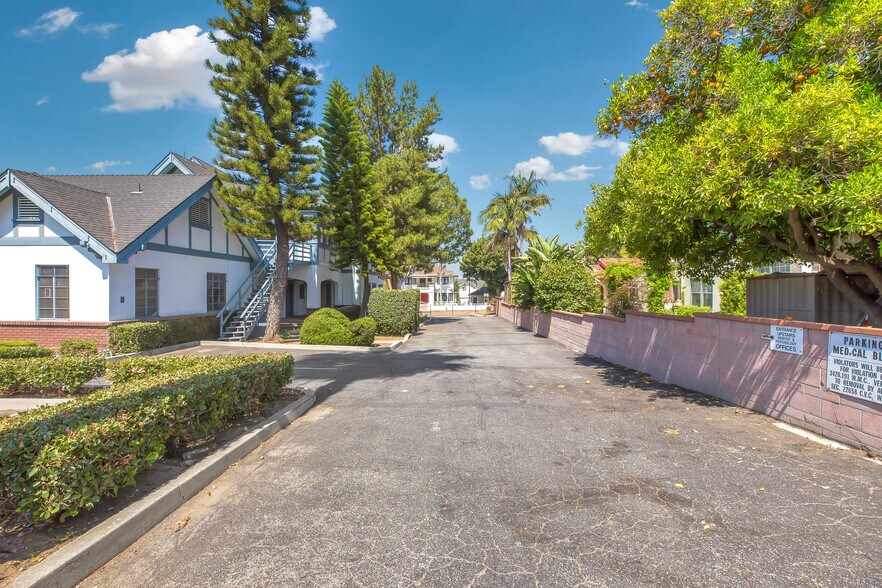 More Photos Of 6354 Painter Ave, Whittier Office Residential For Sale