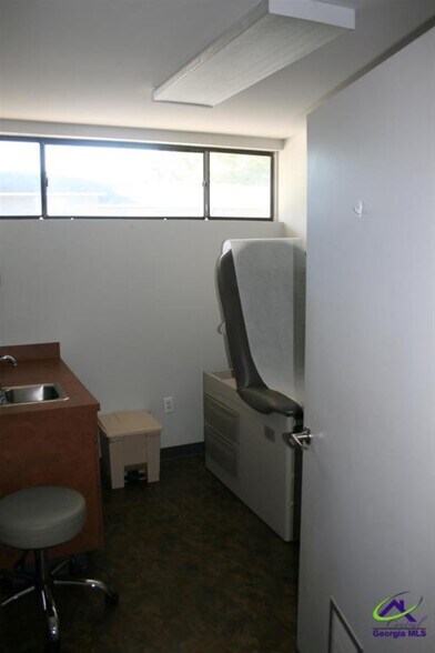 More Photos Of 1057 Morningside Dr, Perry Medical For Sale