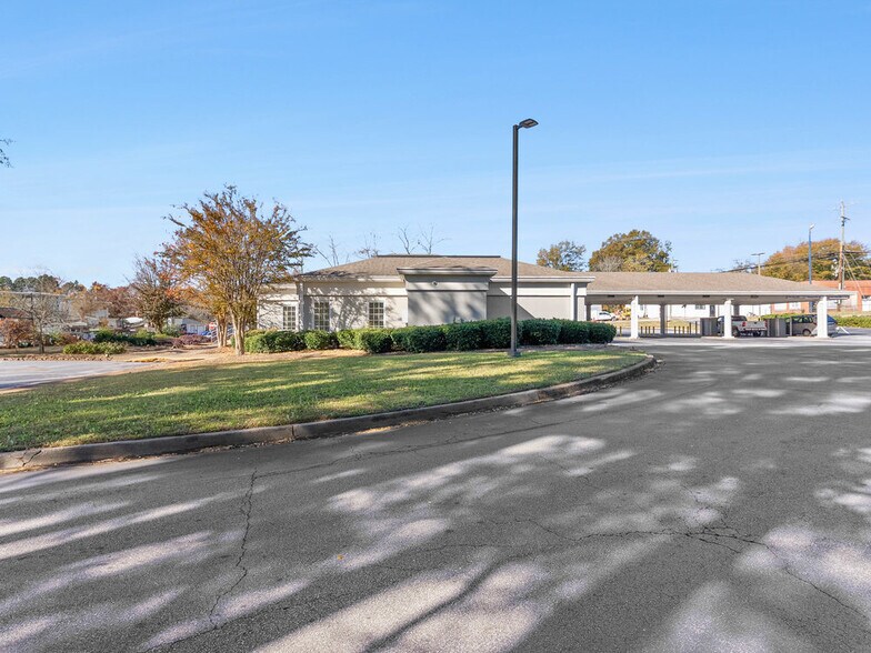 More Photos Of 79 S Main St, Inman Bank For Lease