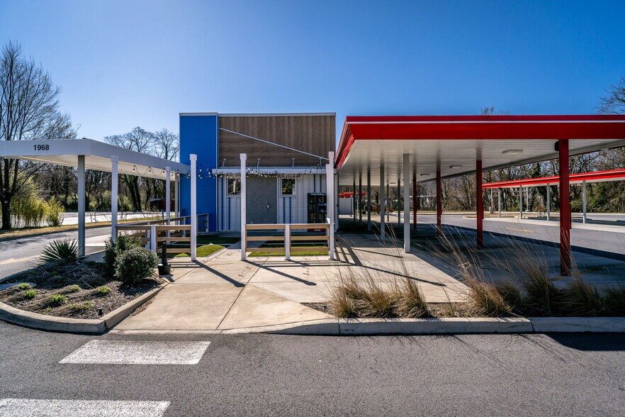 More Photos Of 1968 W Main St, Salem Fast Food For Lease