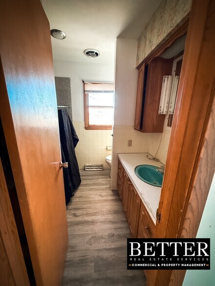 More Photos Of 3120 S Lincoln Ave, York Showroom For Sale